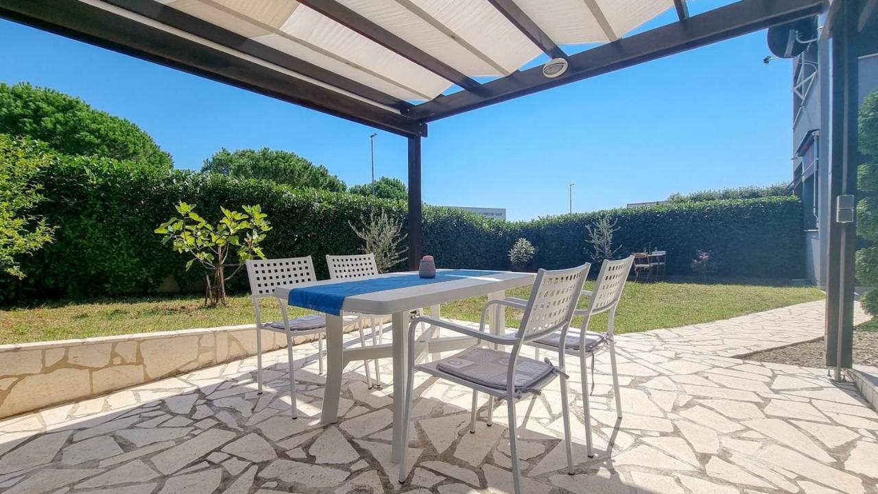 Appartement Lea à Novigrad Istria Extérieur photo