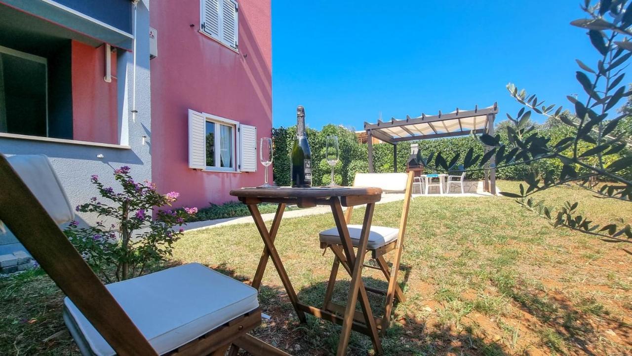 Appartement Lea à Novigrad Istria Extérieur photo